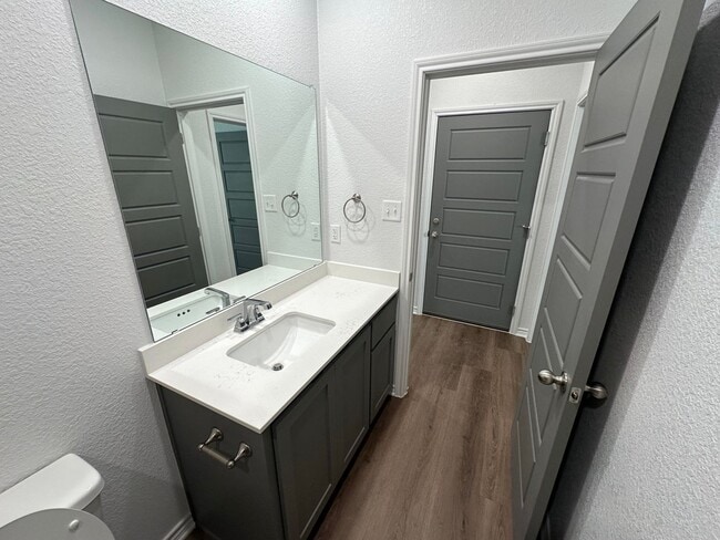 Building Photo - AVAILABLE NOW!