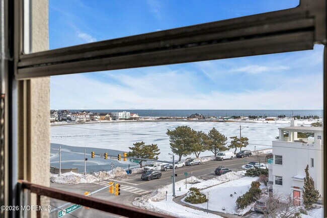 Building Photo - 400 Deal Lake Dr