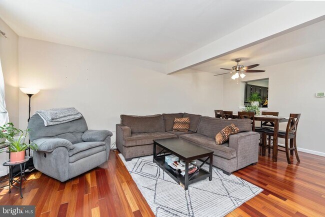 Building Photo - 1127 Kelfield Dr