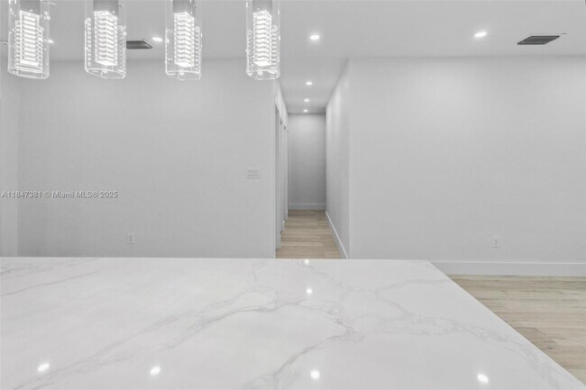Building Photo - REALSITE ESTATES