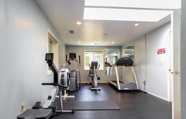 Building Photo - 3 Bed 2 Bath Condo is Available for Rent!