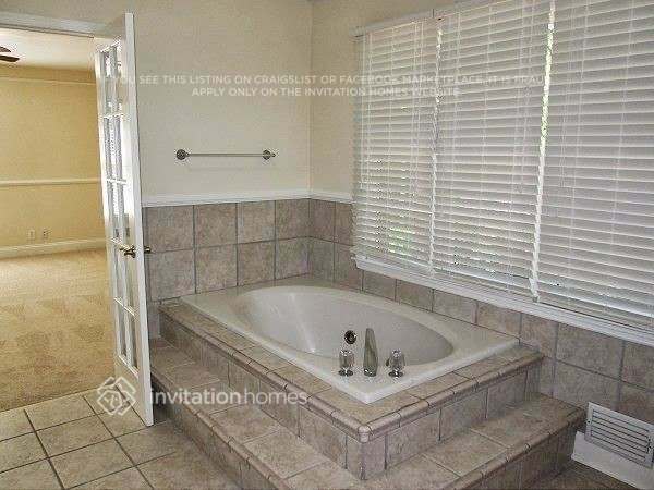 Building Photo - 5446 Pinedale Cir