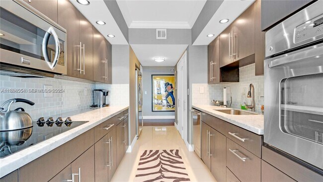 Building Photo - 19707 Turnberry Way