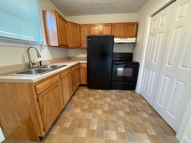 Building Photo - Three Bedroom Brick Home in Buena Vista - Pets Allowed