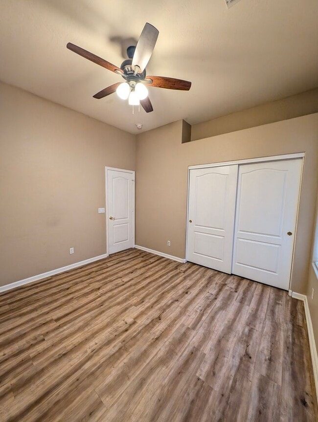 Building Photo - AVAILABLE NOW IN HIGLEY GROVES!!!!