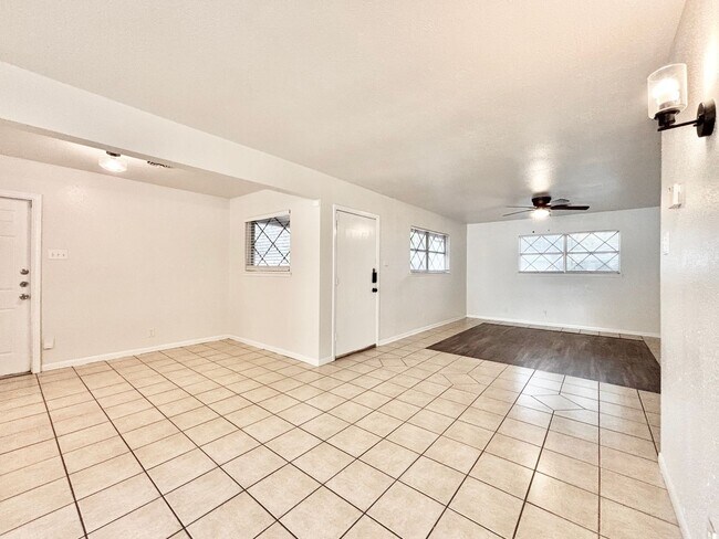 Building Photo - Charming 3-Bedroom Home with 2-Car Garage Near Shopping & Ft. Sam