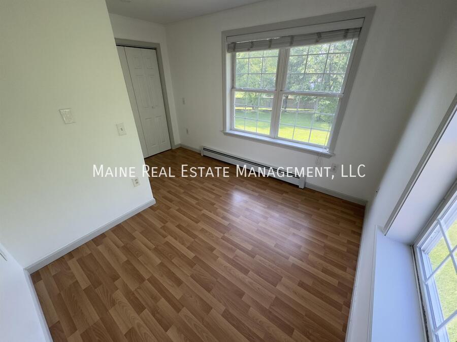 Building Photo - 13 River Village Dr