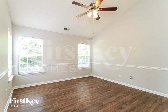Building Photo - 2165 Rindle Dr