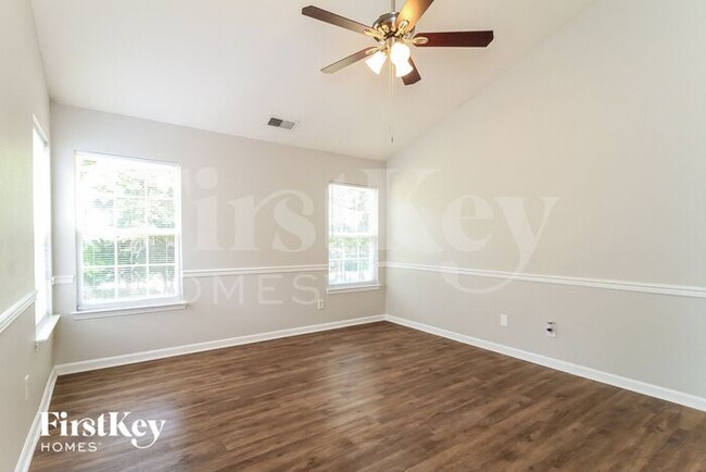 Building Photo - 2165 Rindle Dr