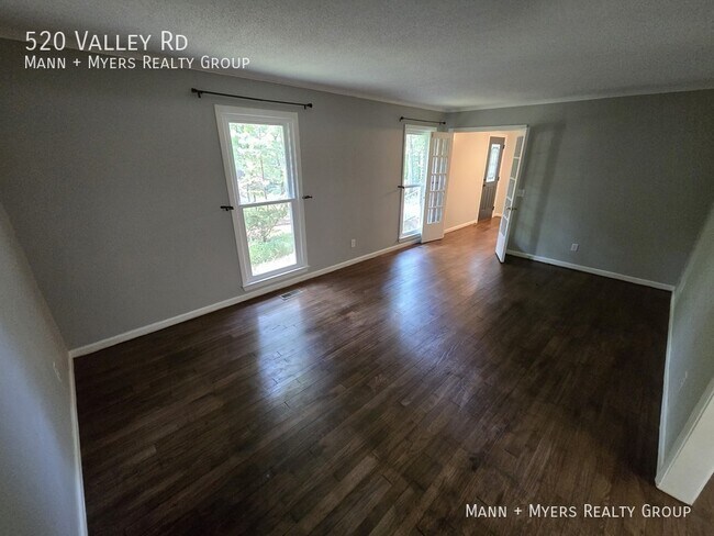 Building Photo - 520 Valley Rd