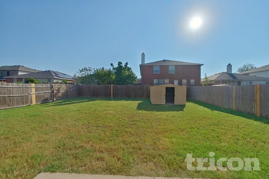 Building Photo - 16616 Jasmine Springs Dr