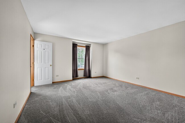 Building Photo - 1301 Brookfield Dr