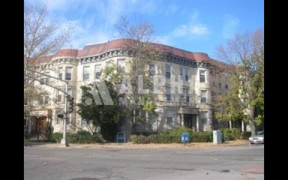 Building Photo - 1247 Beacon St