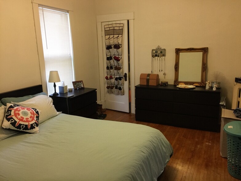 Building Photo - 2419 E Stratford Ct