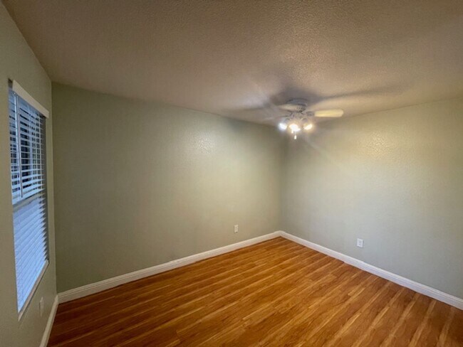 Building Photo - 5055 W Hacienda Ave