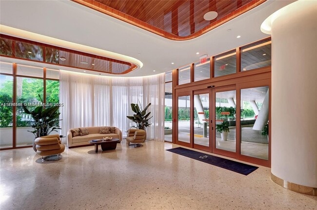Building Photo - 2655 S Bayshore Dr