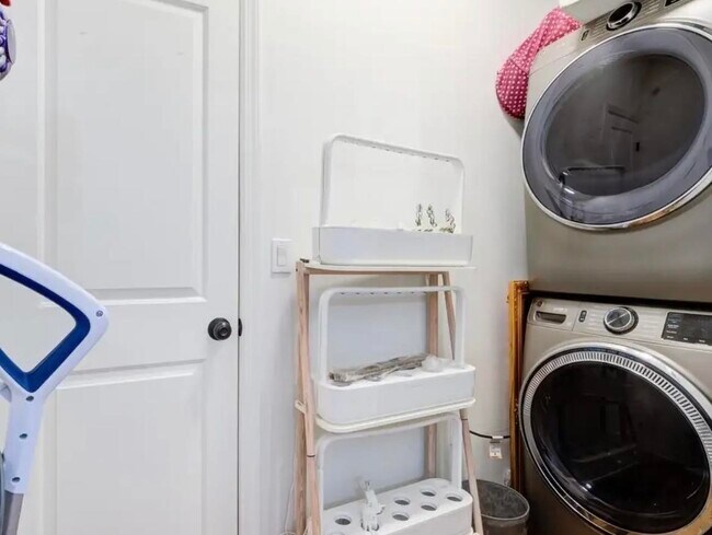 Building Photo - 306 Old Bergen Rd