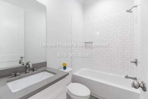 Building Photo - Gorgeous 4 Bedroom Home Near Grant Park!