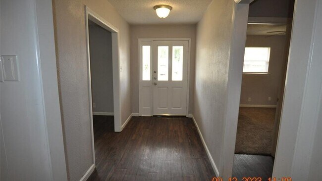 Building Photo - 2232 Shady Brook Dr