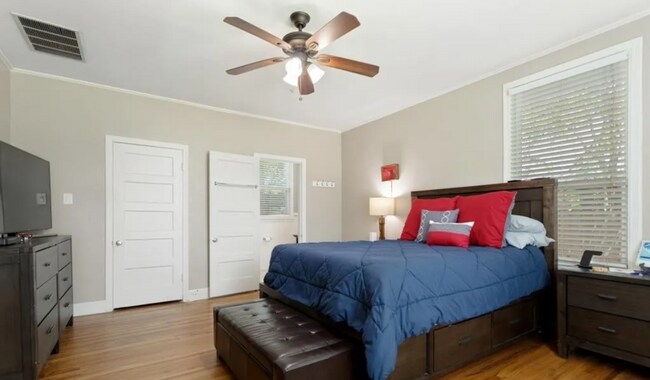 Building Photo - 1413 Augusta Ave