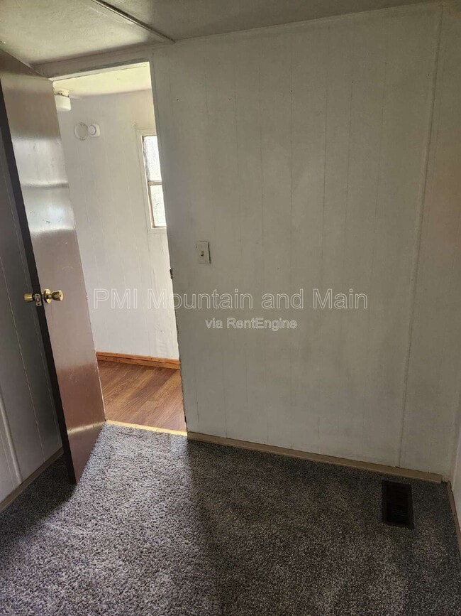 Building Photo - 9 Grateful Way