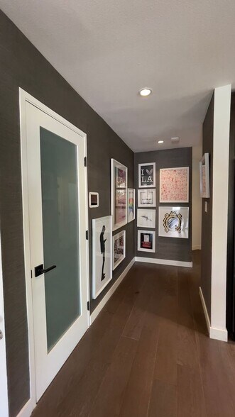 Building Photo - Live in the 90210! Stunning Modern Newly Renovated 2 Bedroom plus bonus room home in Beverly Hills!