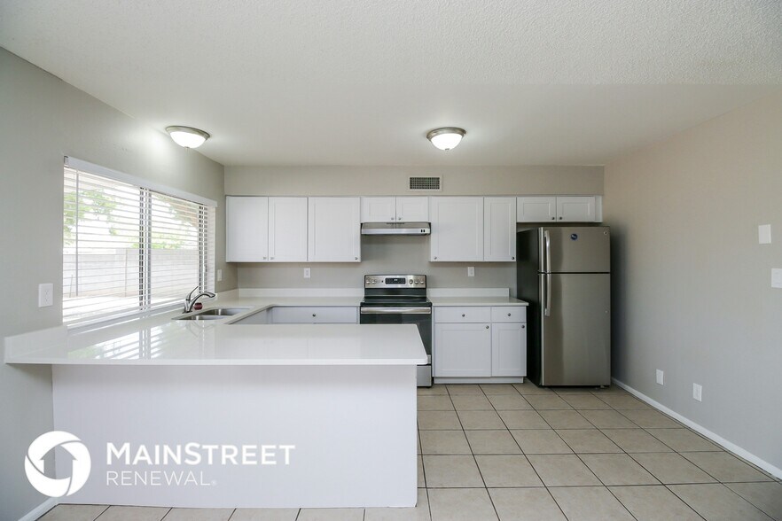 Building Photo - 2355 S Spruce