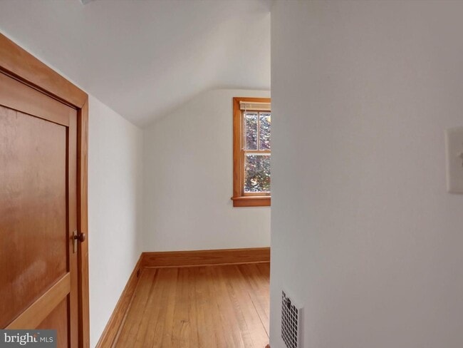 Building Photo - 557 N Franklin St