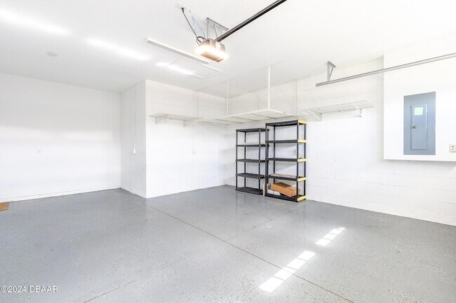 Building Photo - 349 High Tide Ln