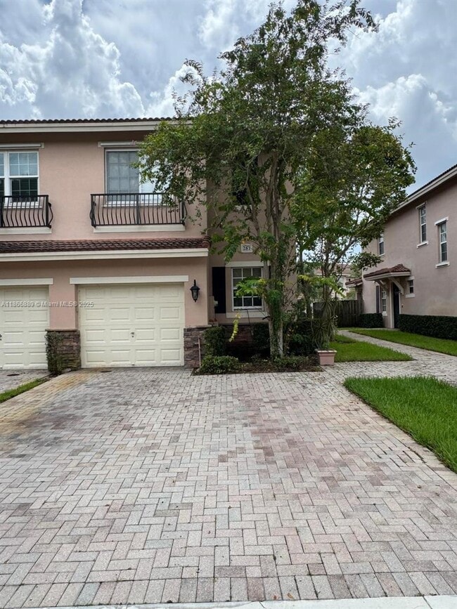 Building Photo - 287 Las Brisas Cir