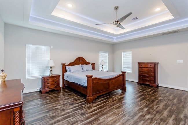 Building Photo - 110 Amundsen St