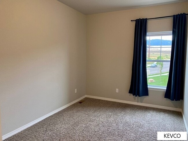 Building Photo - Townhouse with a View of the Foothills