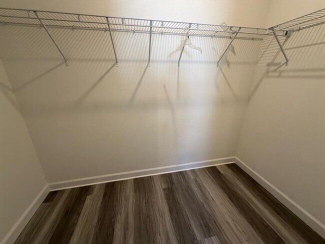 Building Photo - 2885 SE 25th Ave