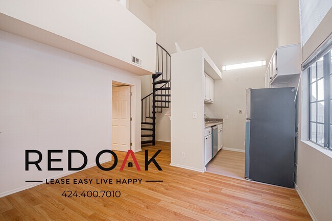 Building Photo - 4651 Cahuenga Blvd