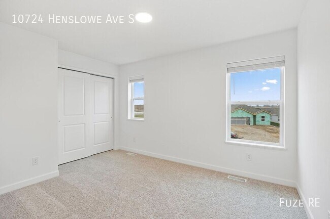 Building Photo - 10724 Henslowe Ave S