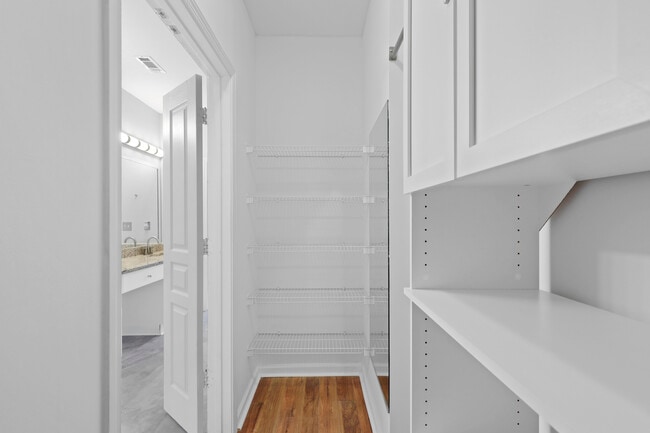 Main Closet - 10 Perimeter Summit Blvd NE