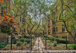 Building Photo - 539 W Brompton Ave