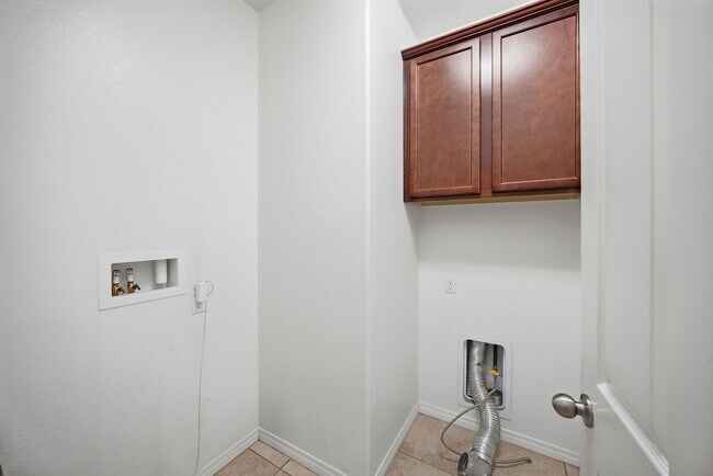 Building Photo - 3695 Bur Oak Rd