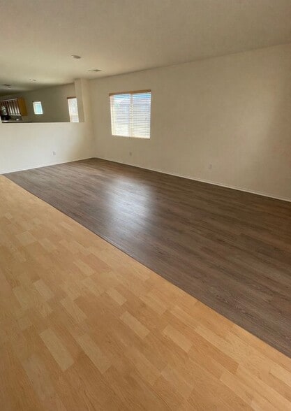 Building Photo - 45118 Parkview Ln