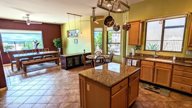 Building Photo - 38851 S Moonwood Dr