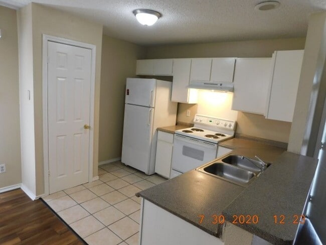 Building Photo - 5212 Meadow Field