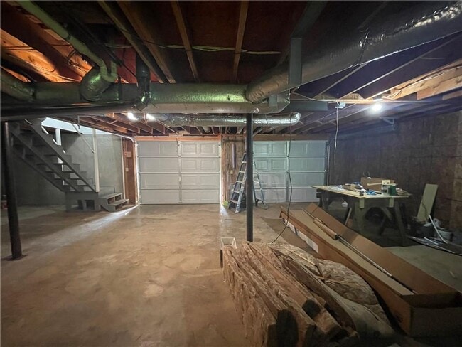 Building Photo - 290 Carmon Dr