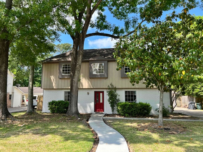 Building Photo - 17923 Tall Cypress Dr