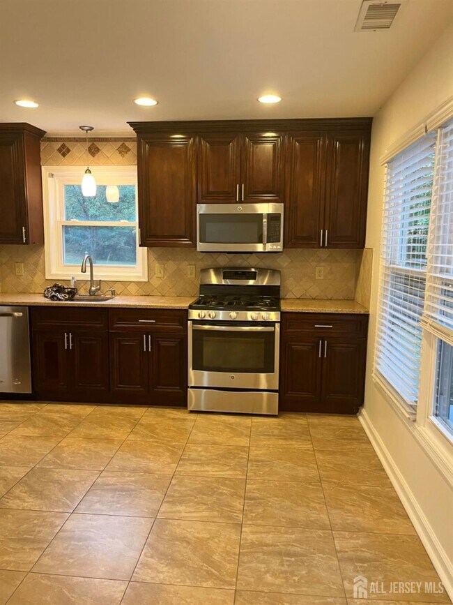 Building Photo - 111 Lloyd Ct