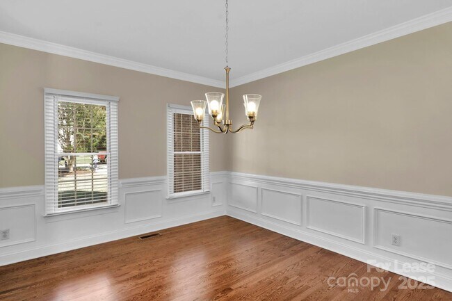 Building Photo - 1202 Coachman Dr