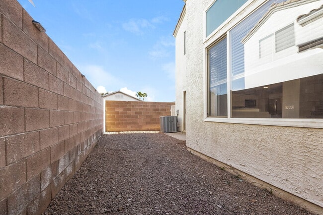 Building Photo - 2506 Influential Ct