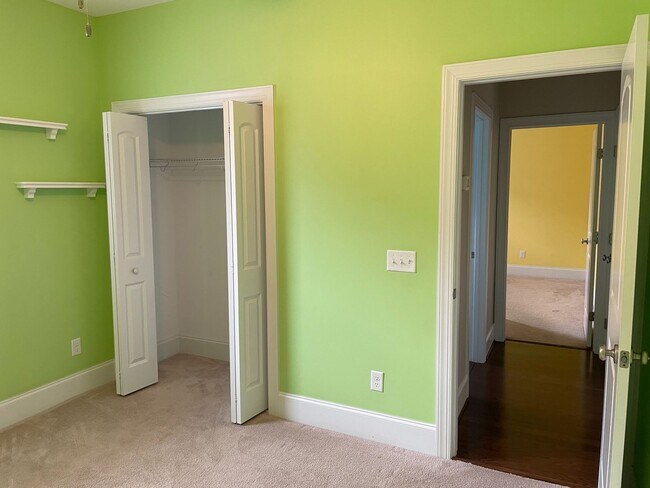 Building Photo - Beautiful 3 bedroom/2 bath home with sunroom and finished room over garage!