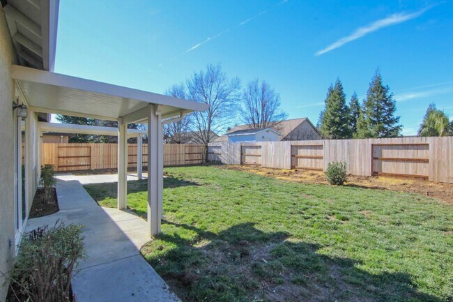 Building Photo - Spacious Home Near Mountain View School with a 3 Car Garage