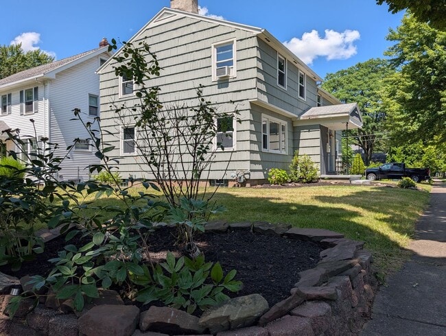 Building Photo - 111 Eastmoreland Dr