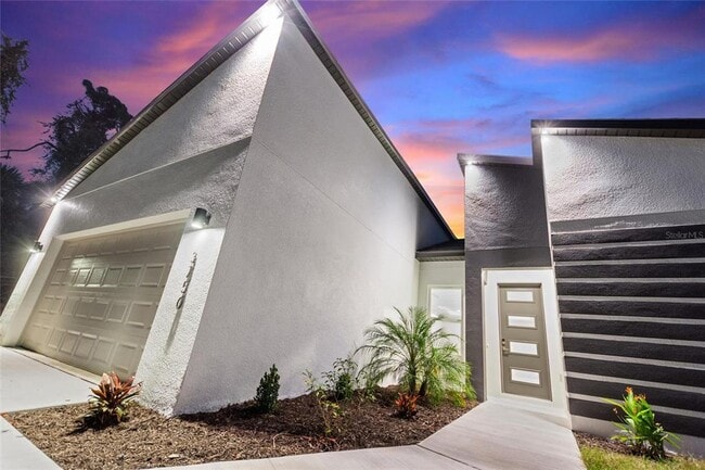 Building Photo - 3707 Fontainebleau St